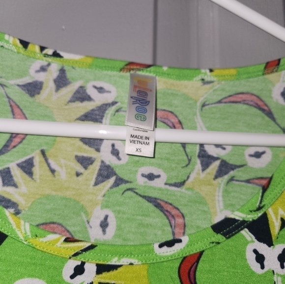 LULAROE Classic T-Shirt Muppets Kermit The Frog Print Green Womens XS - Picture 2 of 3